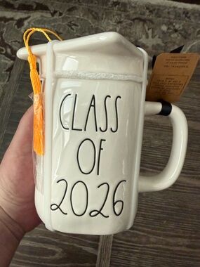 NWT Rae Dunn CLASS OF 2026 mug